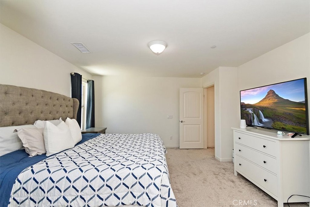 1046 W Buttercup Lane