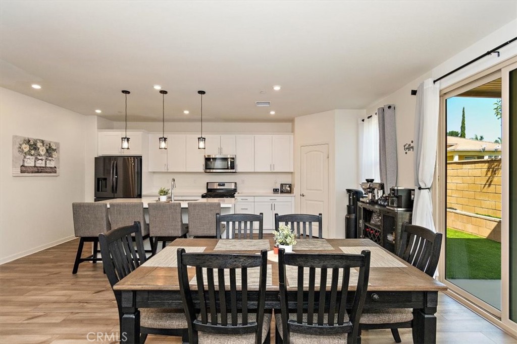 1046 W Buttercup Lane