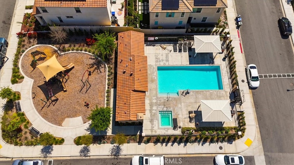 1046 W Buttercup Lane