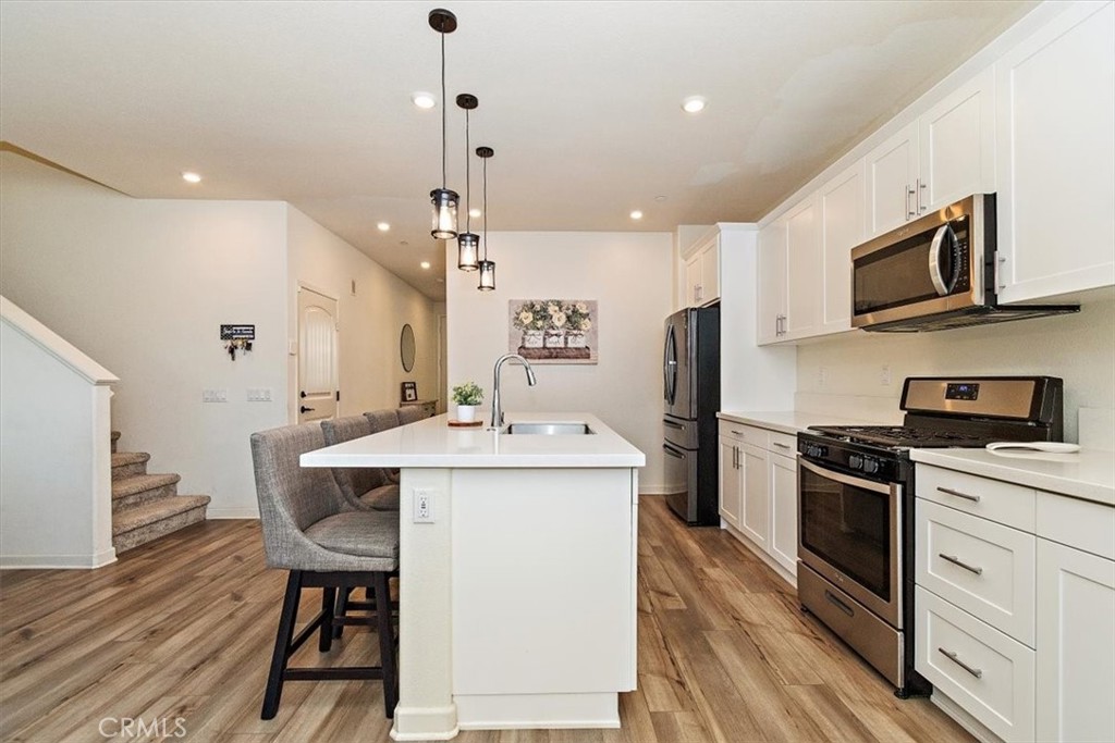 1046 W Buttercup Lane