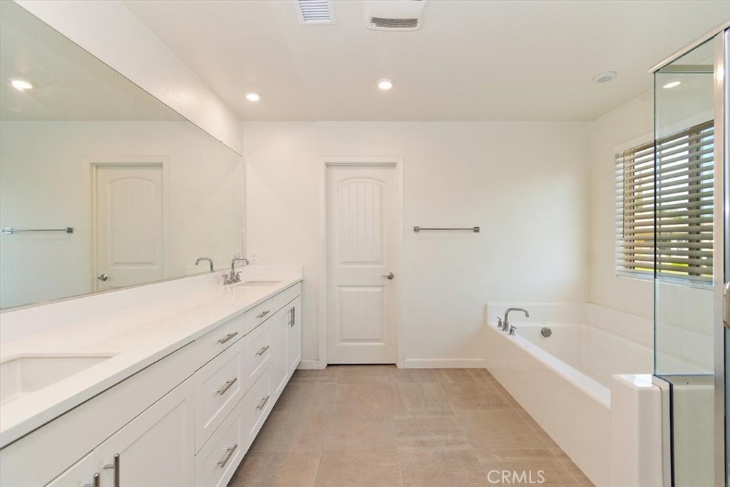 1046 W Buttercup Lane