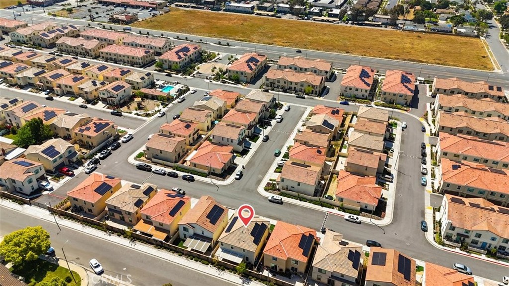 1046 W Buttercup Lane