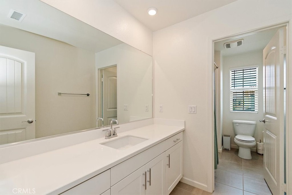 1046 W Buttercup Lane