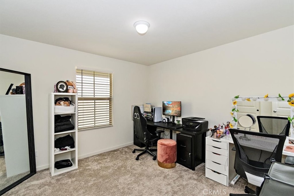 1046 W Buttercup Lane