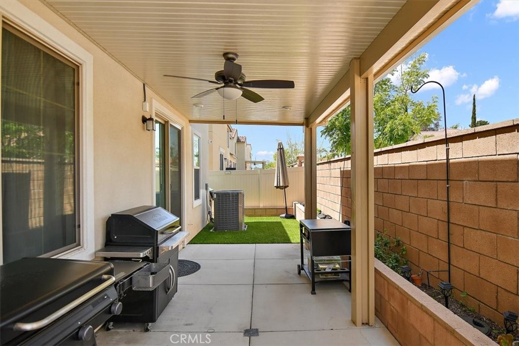 1046 W Buttercup Lane