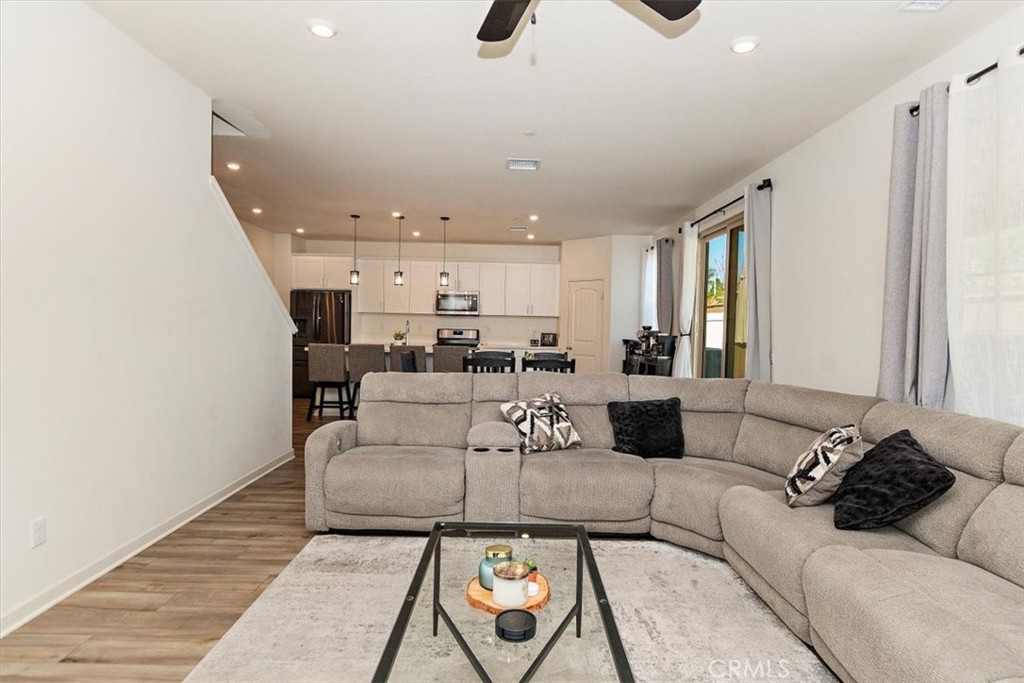 1046 W Buttercup Lane