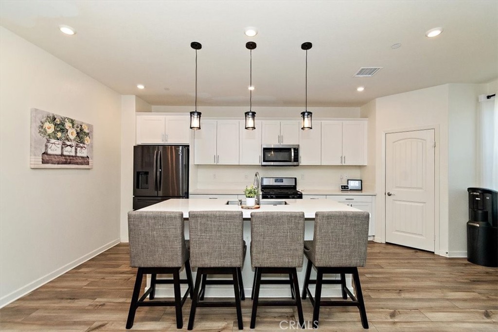 1046 W Buttercup Lane