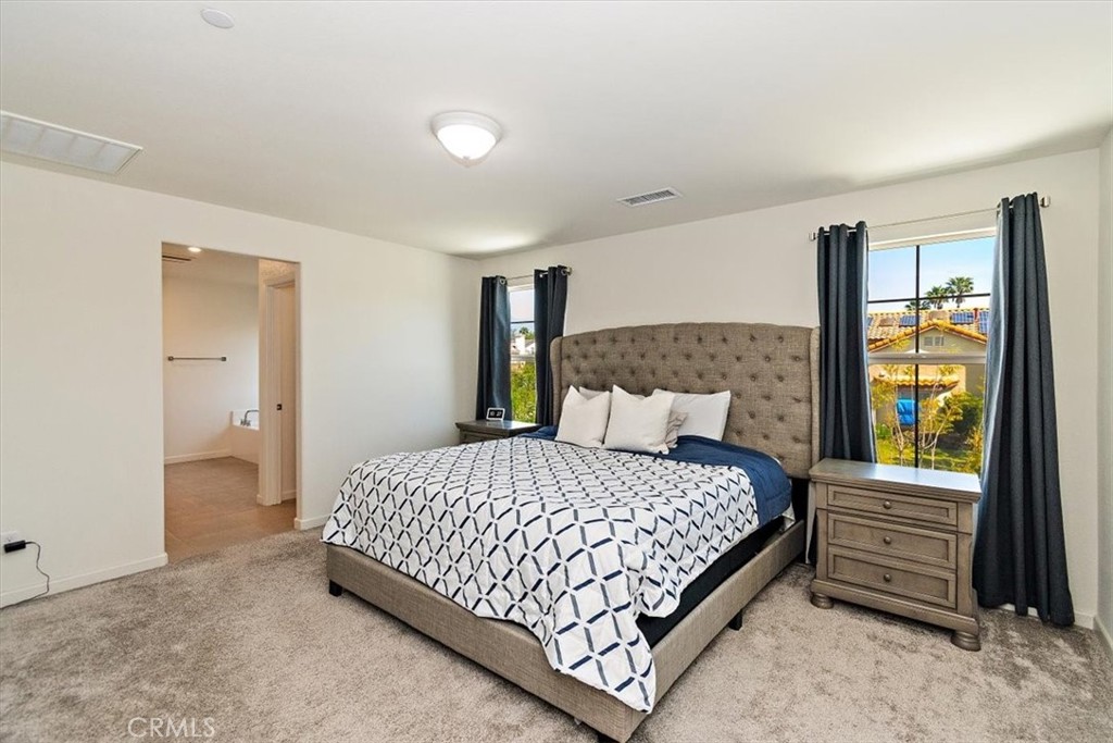 1046 W Buttercup Lane