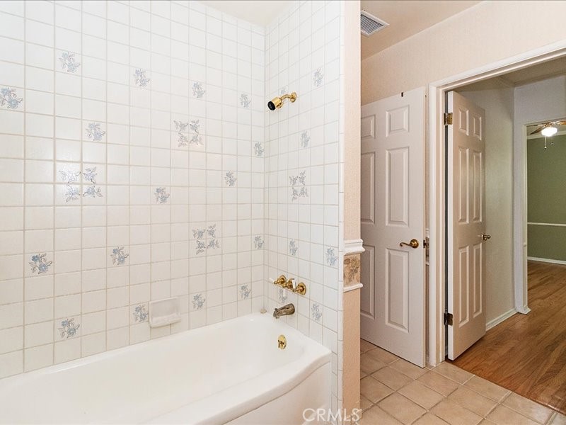 560 W Leadora Avenue