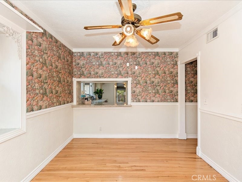 560 W Leadora Avenue