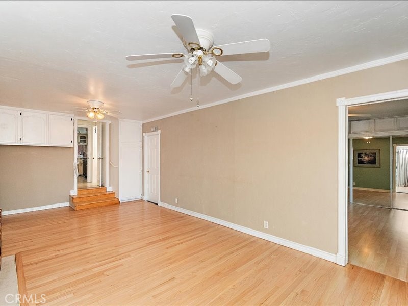 560 W Leadora Avenue