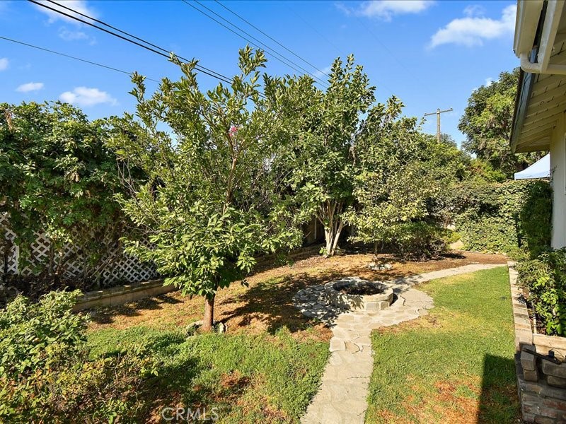 560 W Leadora Avenue