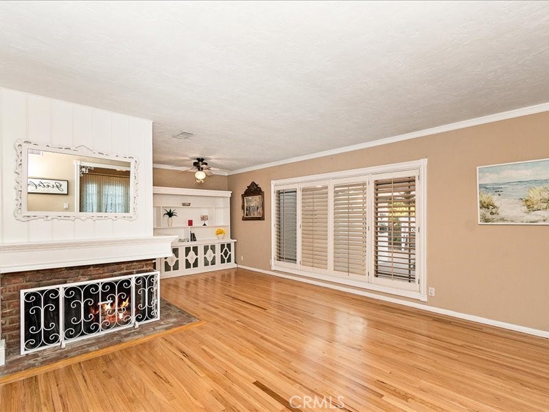 560 W Leadora Avenue