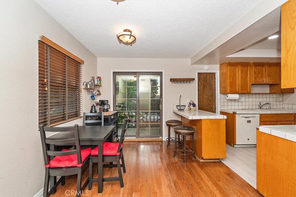 2755 E Van Buren Street