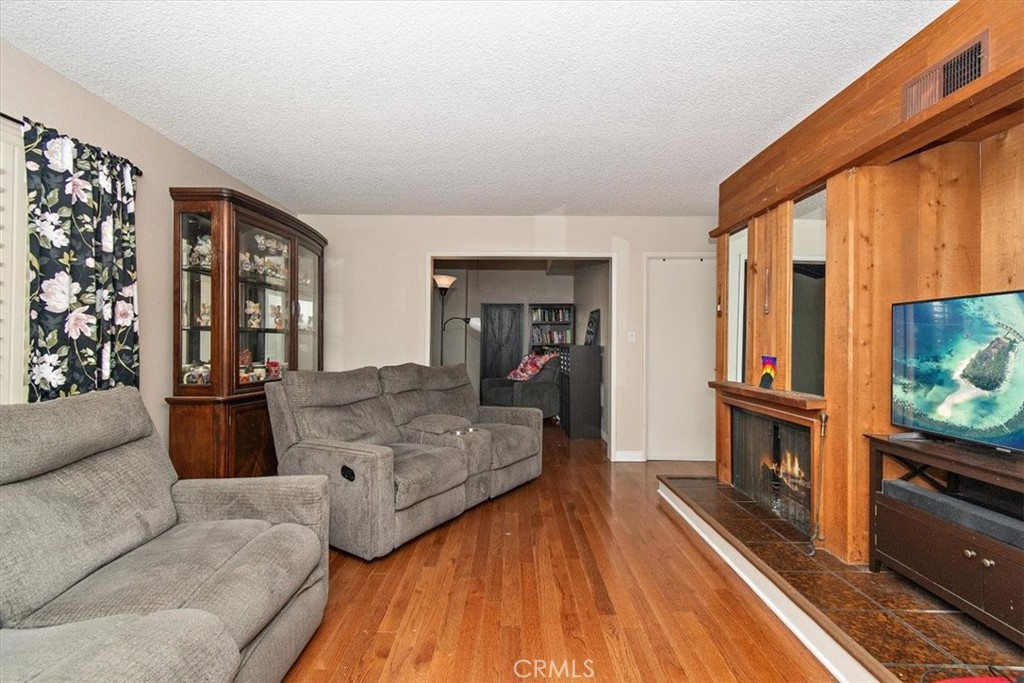 2755 E Van Buren Street