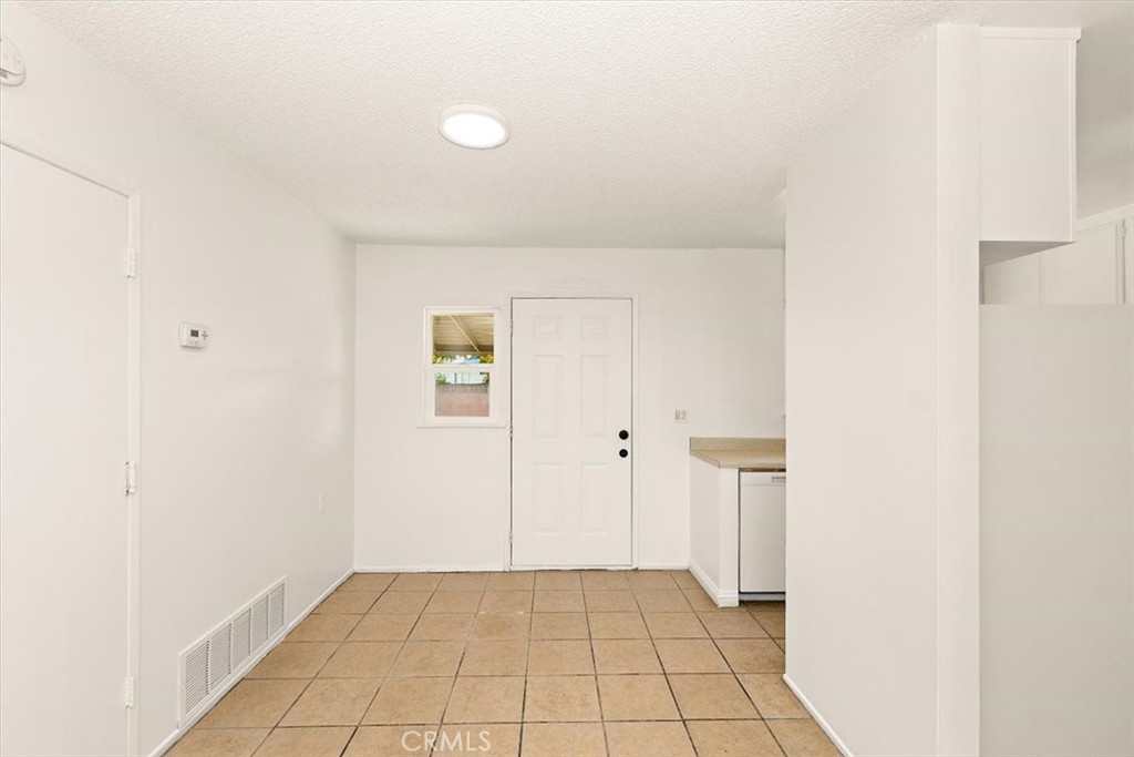 1641 W Mayberry Avenue