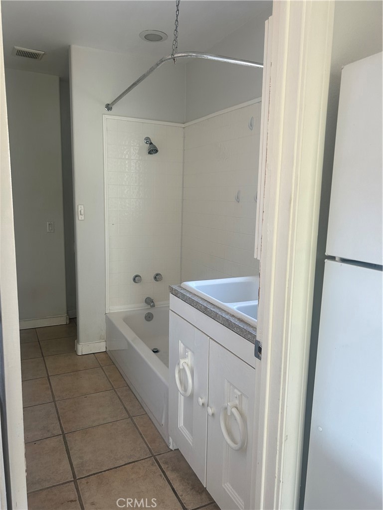 327 S Euclid Avenue B