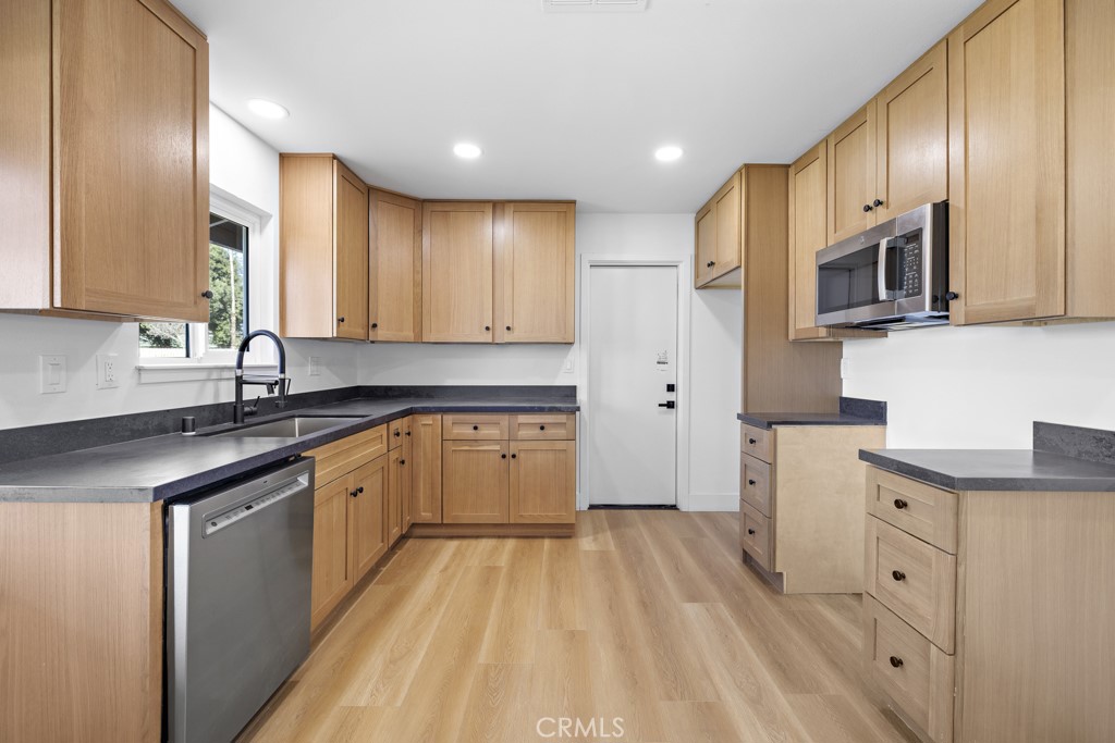 895 N Meridian Avenue