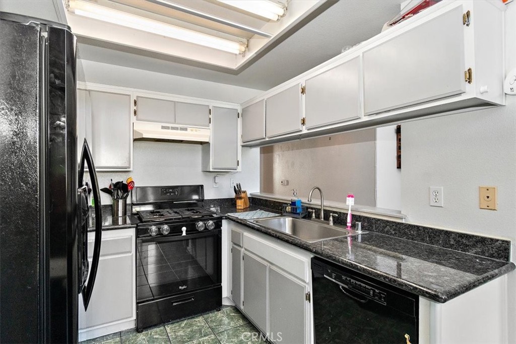 11150 Glenoaks Boulevard 300