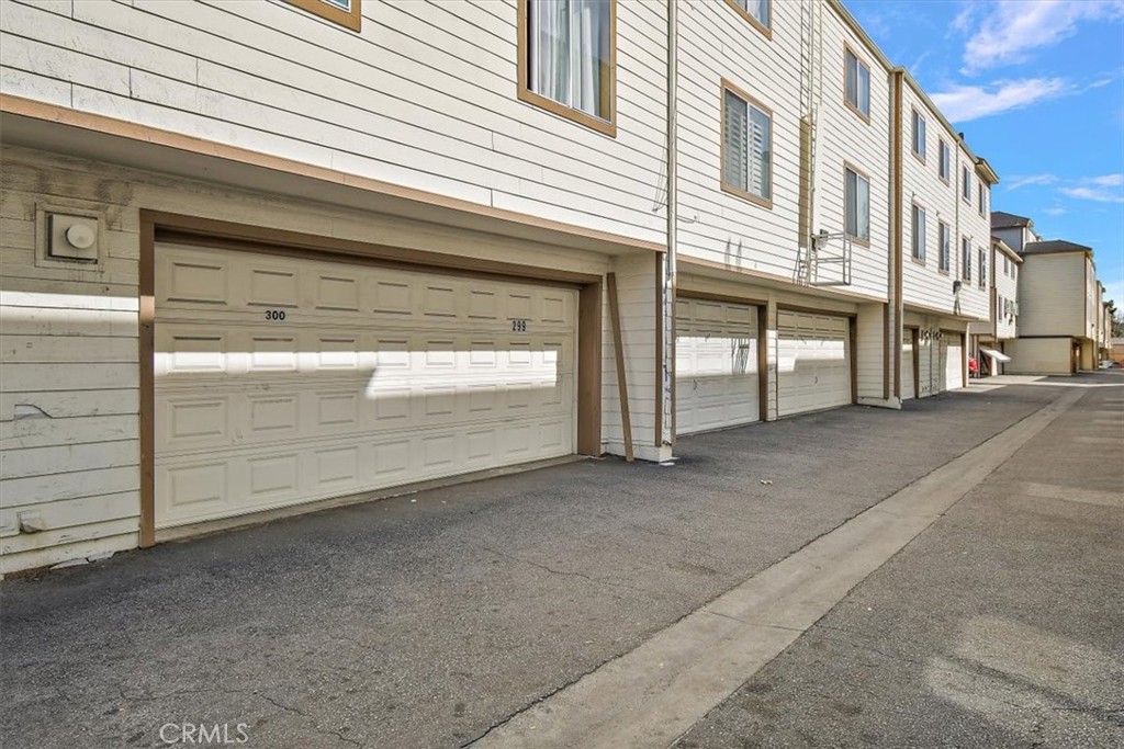 11150 Glenoaks Boulevard 300