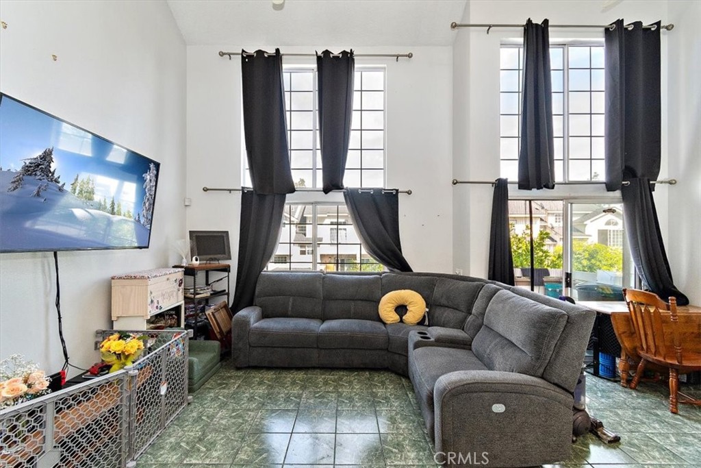 11150 Glenoaks Boulevard 300