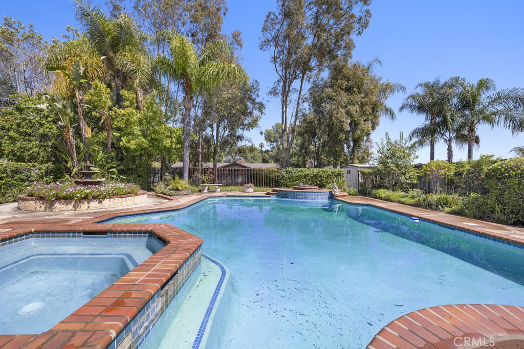 368 N Valley Center Avenue