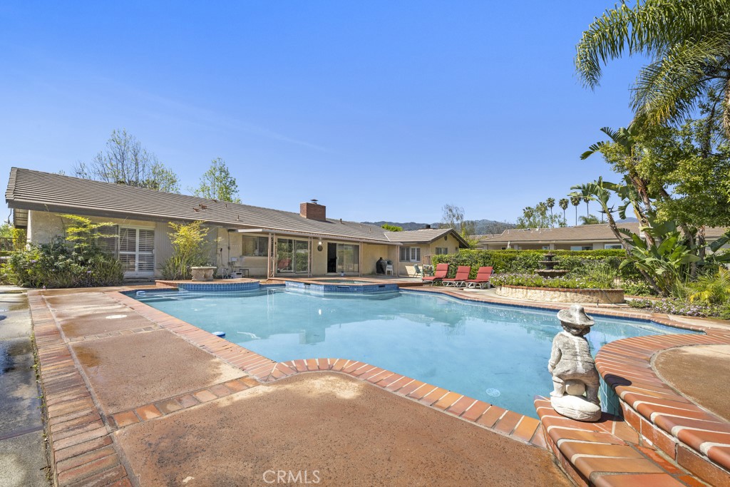 368 N Valley Center Avenue