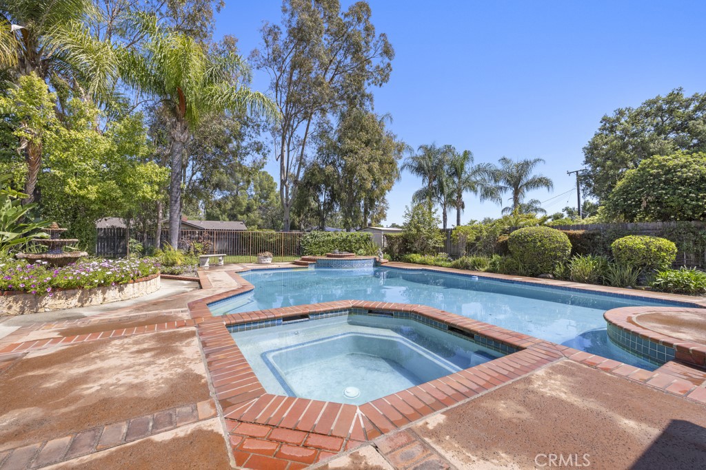 368 N Valley Center Avenue