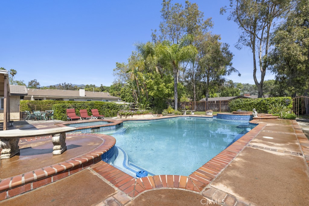 368 N Valley Center Avenue