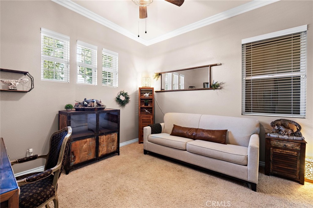 733 E Leadora Avenue