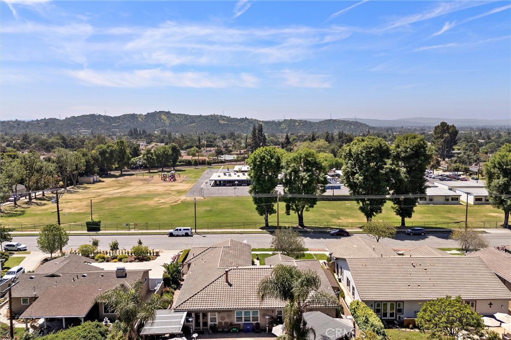 733 E Leadora Avenue