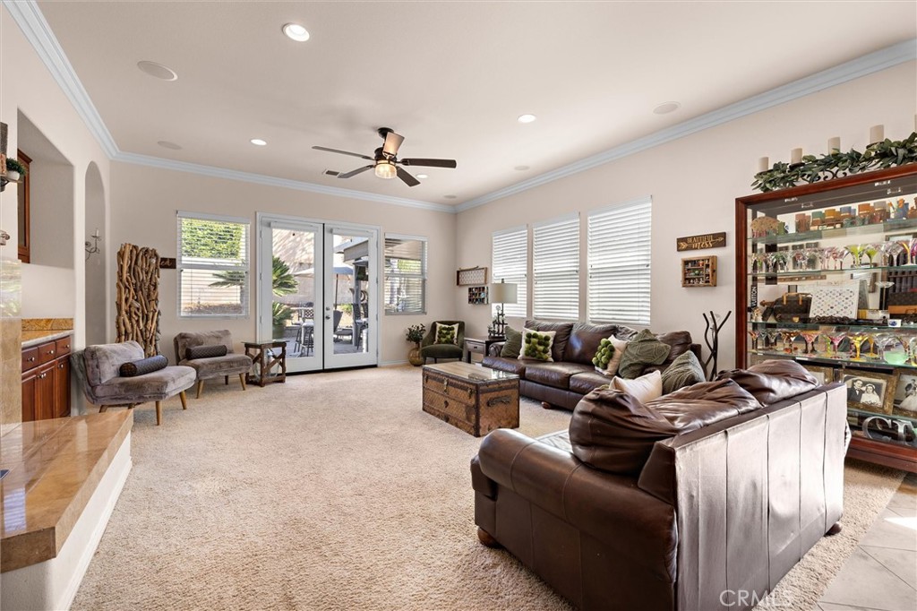 733 E Leadora Avenue