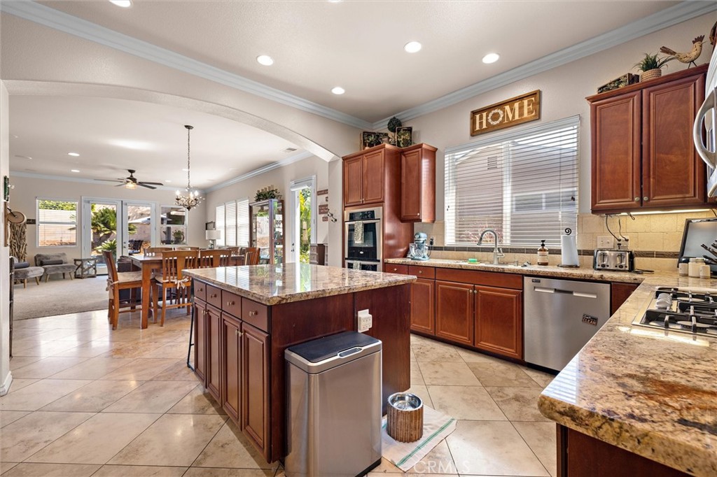 733 E Leadora Avenue