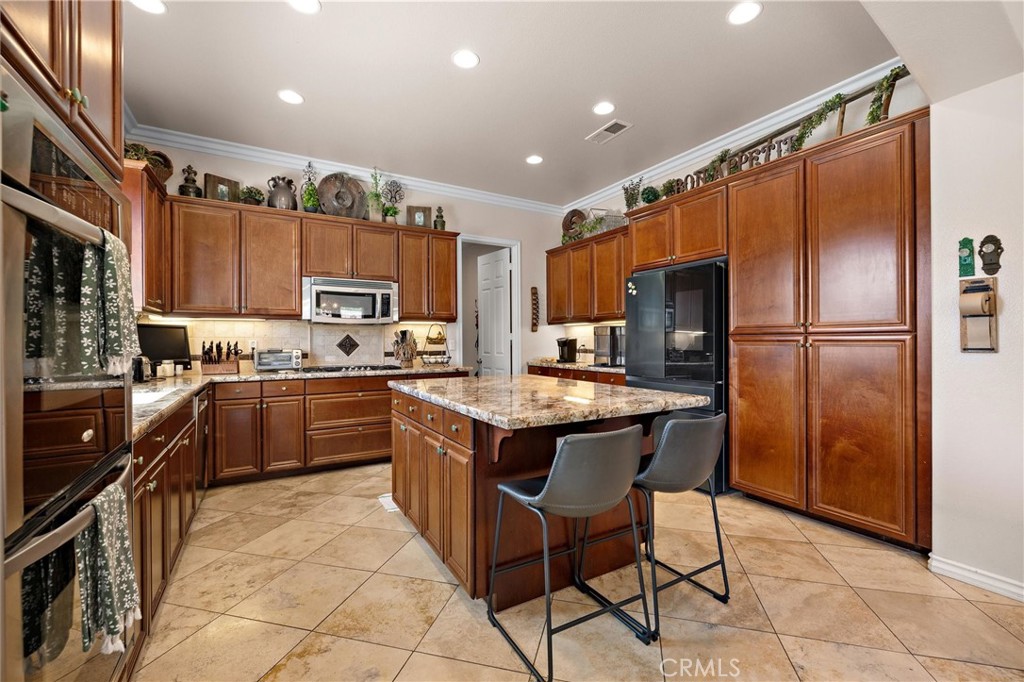 733 E Leadora Avenue