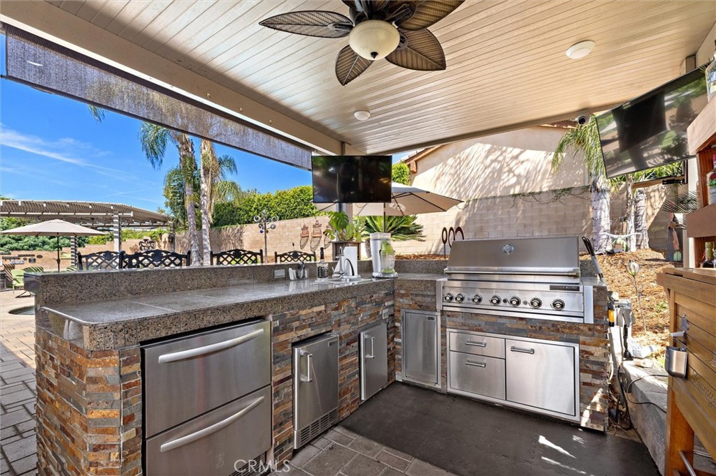 733 E Leadora Avenue