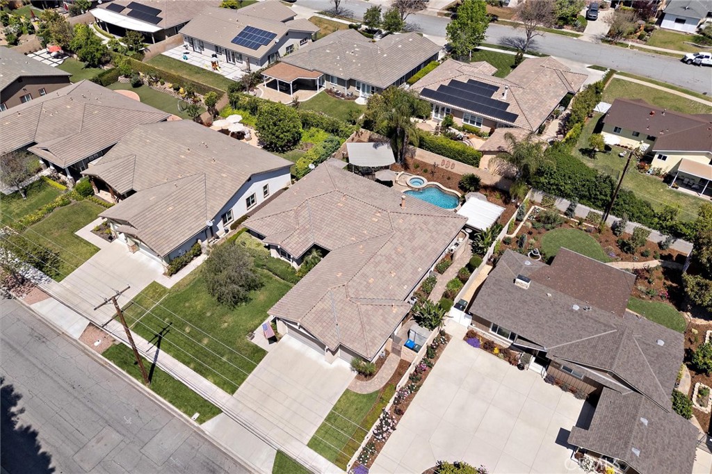 733 E Leadora Avenue