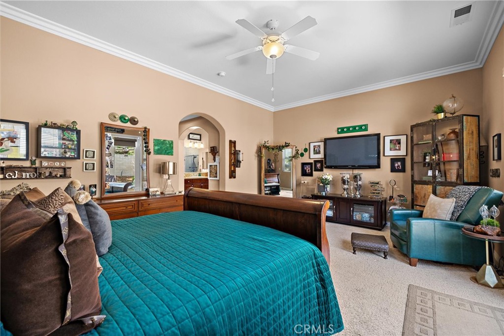 733 E Leadora Avenue