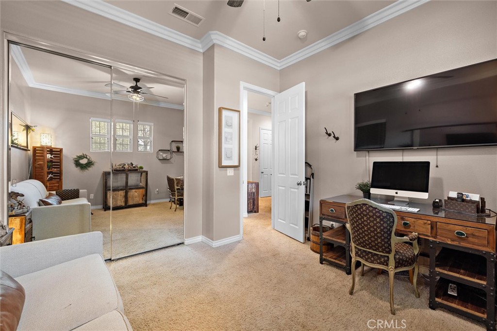 733 E Leadora Avenue