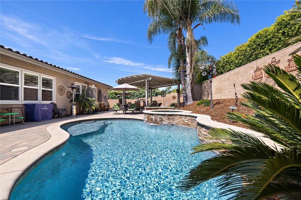 733 E Leadora Avenue