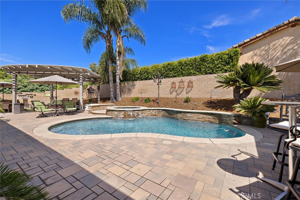 733 E Leadora Avenue