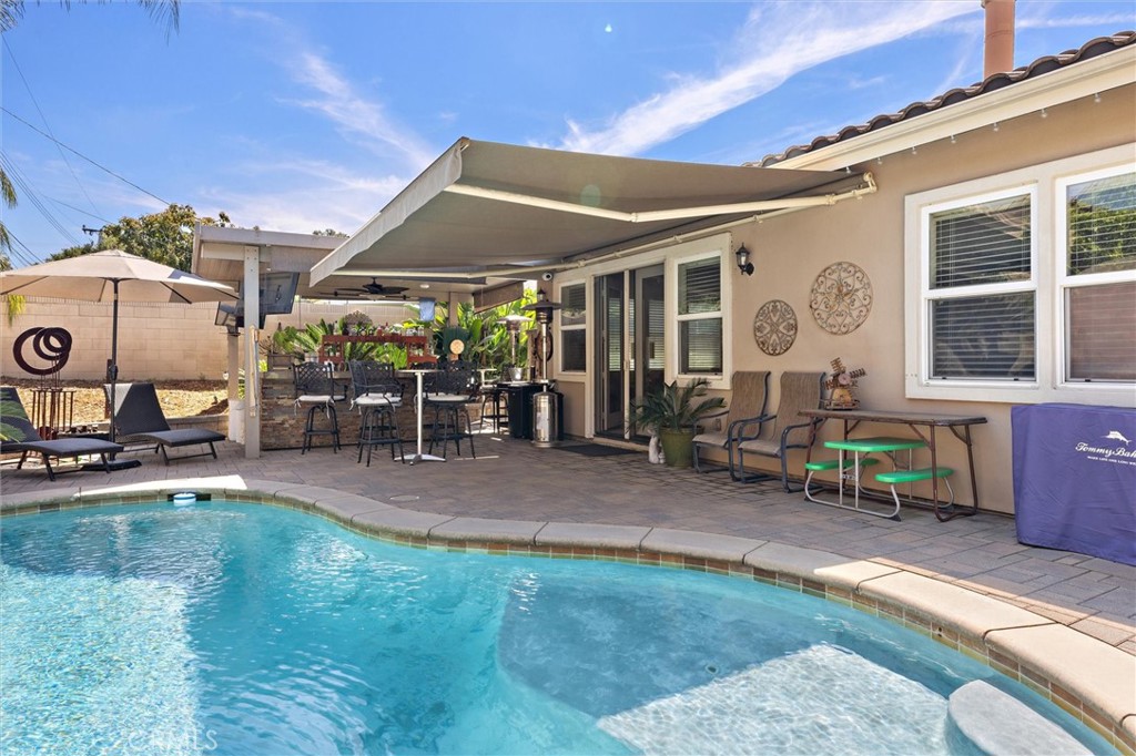 733 E Leadora Avenue