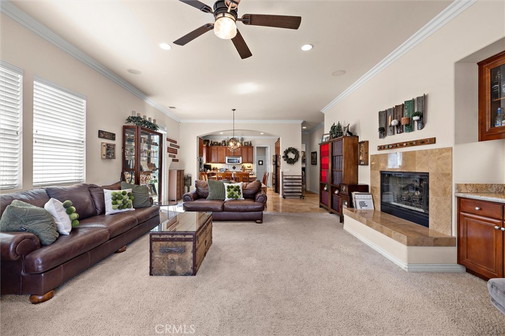 733 E Leadora Avenue