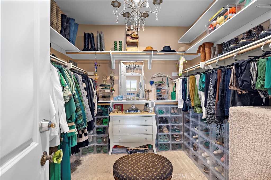 733 E Leadora Avenue