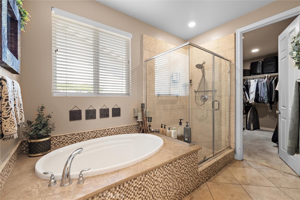 733 E Leadora Avenue