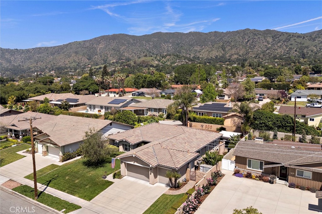 733 E Leadora Avenue