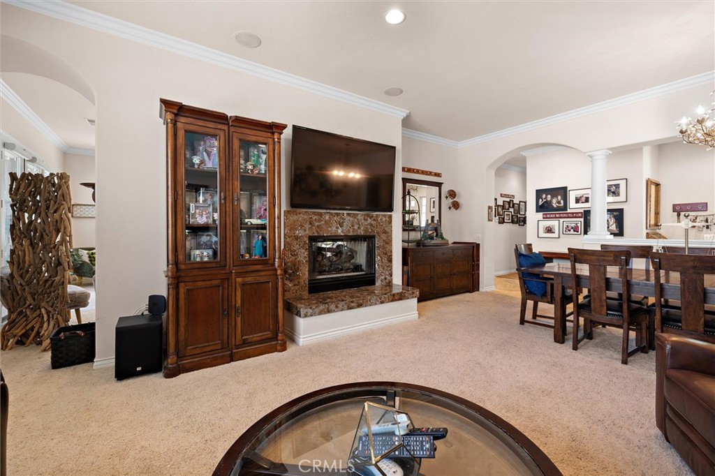 733 E Leadora Avenue