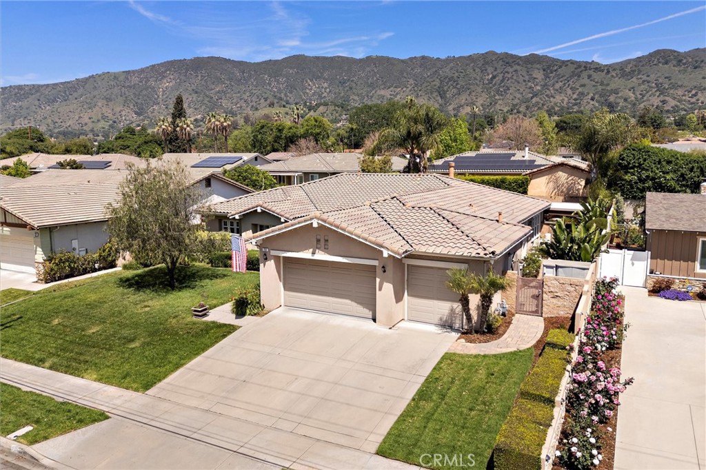 733 E Leadora Avenue