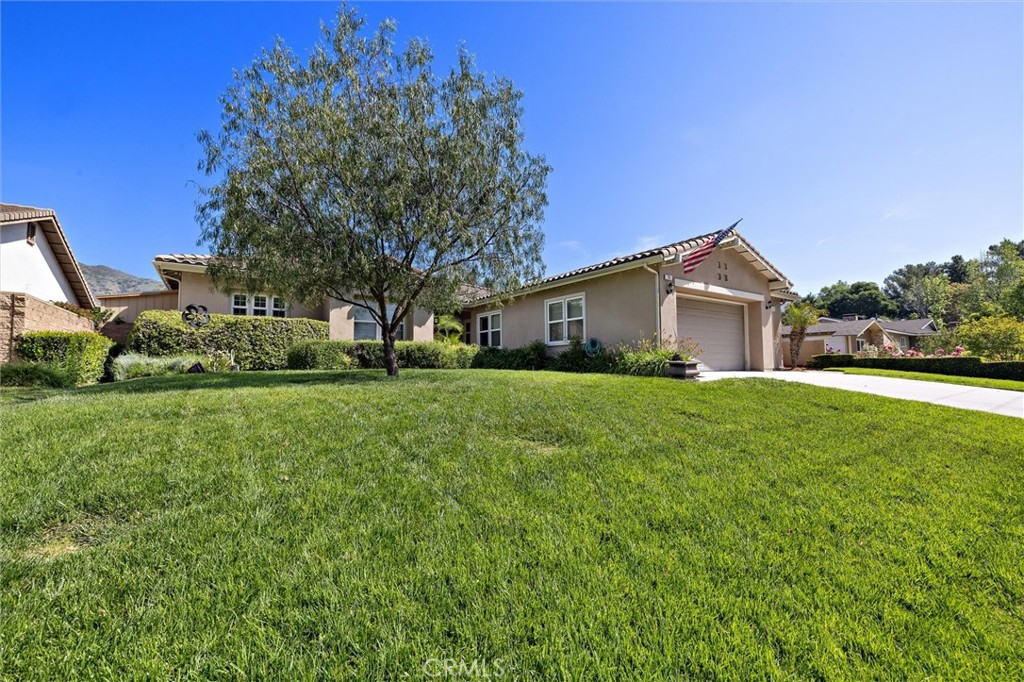 733 E Leadora Avenue