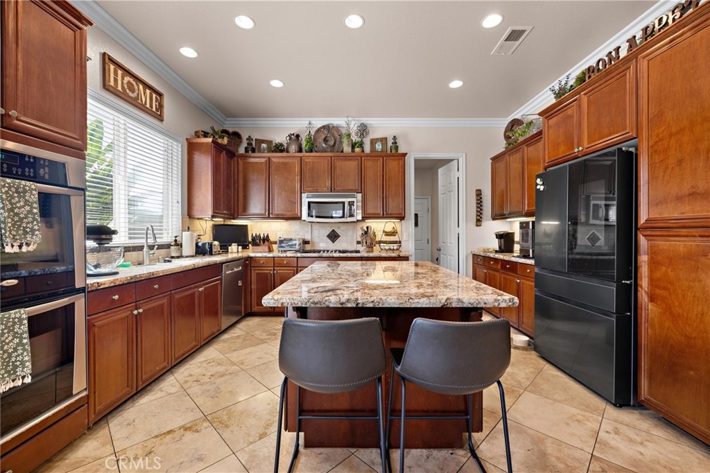 733 E Leadora Avenue