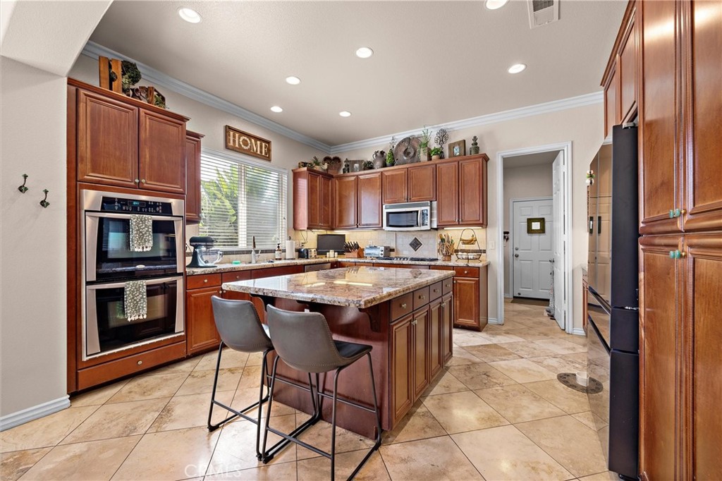 733 E Leadora Avenue